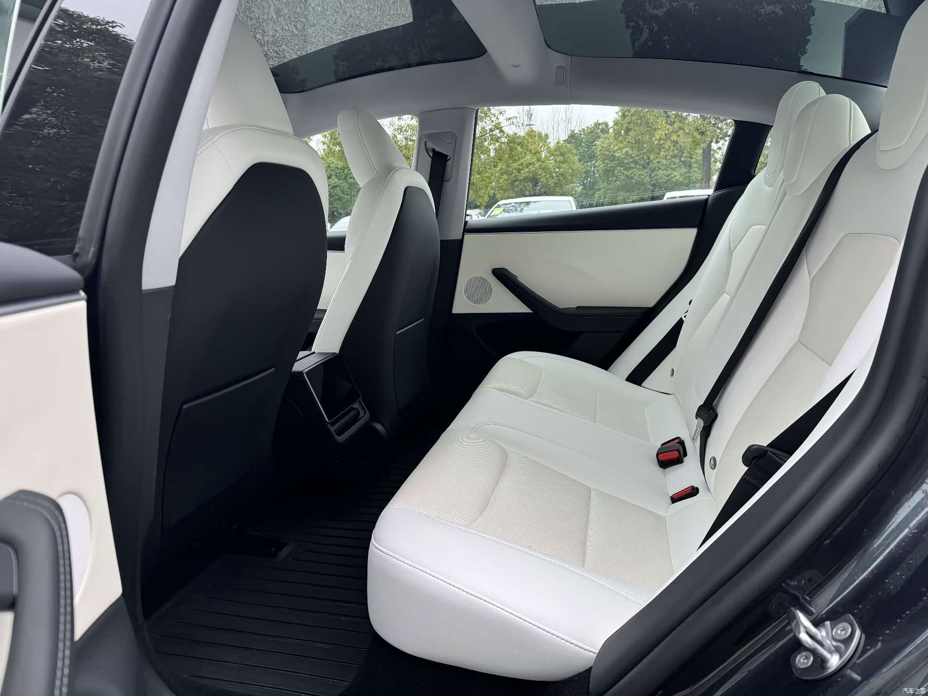 Tesla Model 3, 2024 7