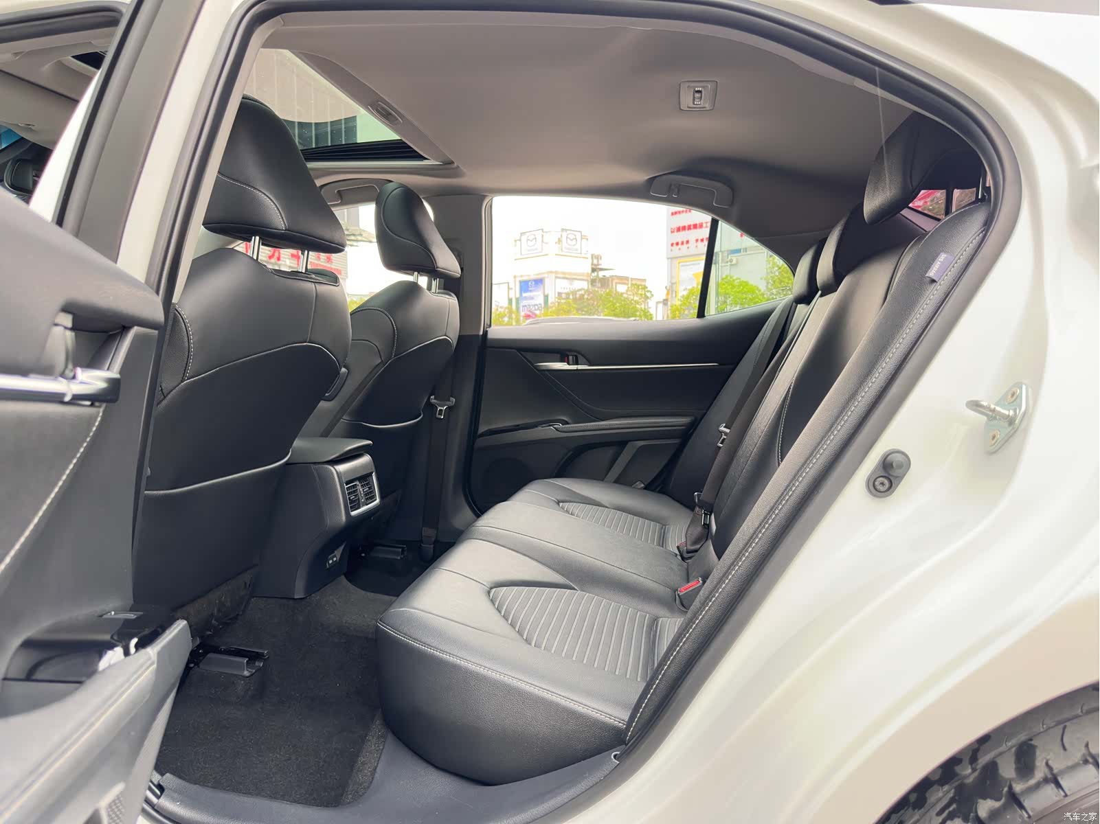 Toyota Camry, 2023 11