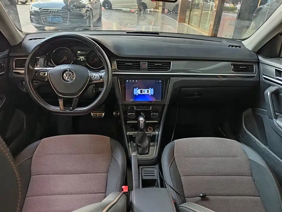 Volkswagen C-TREK Wei Collar