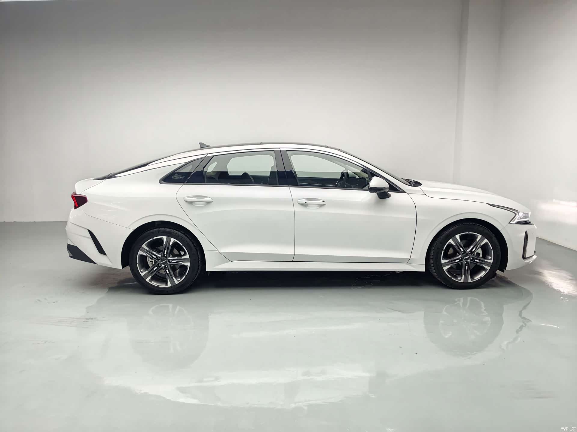 Kia K5, 2025 все фото