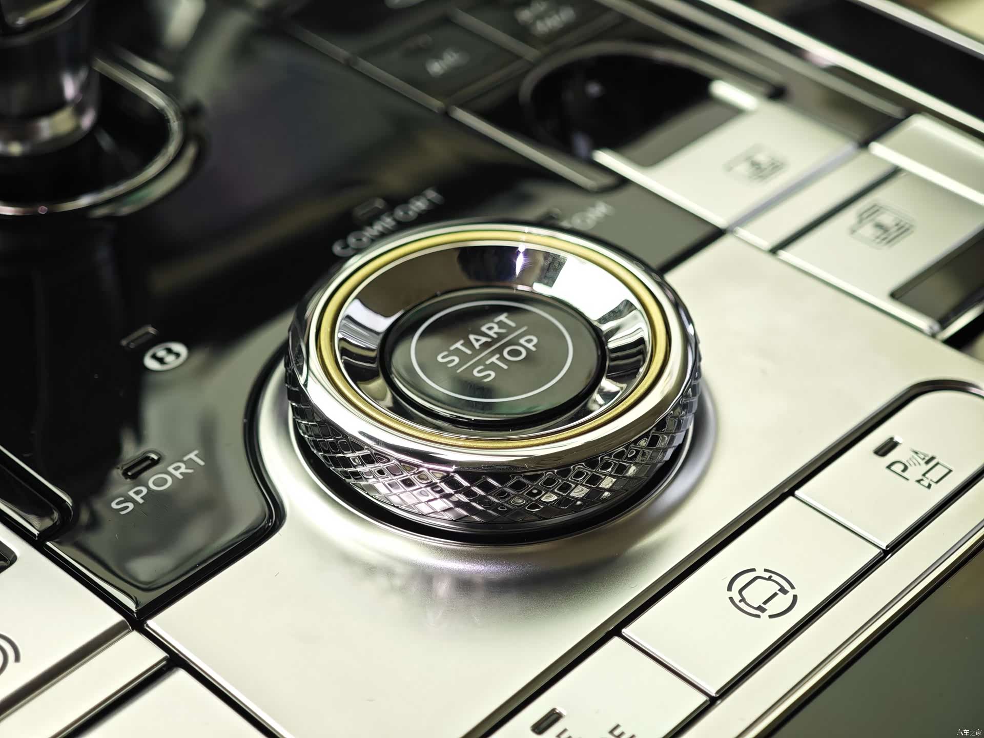Bentley Flying Spur, 2025 13