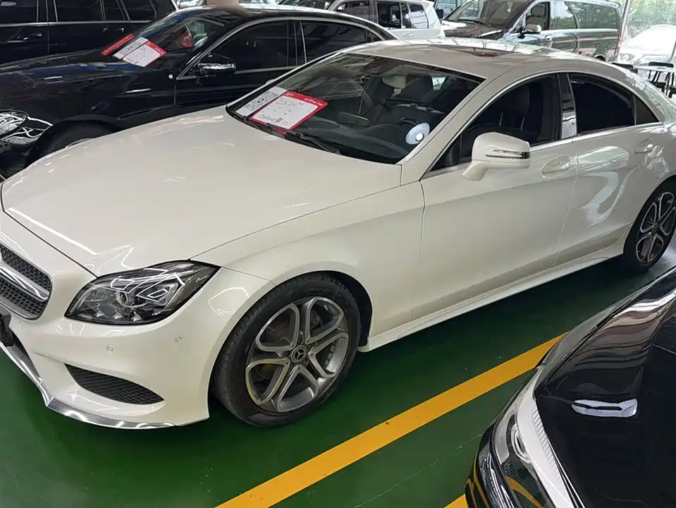 Mercedes-Benz CLS Mercedes-Benz CLS