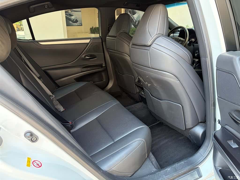 Lexus ES, 2019 9