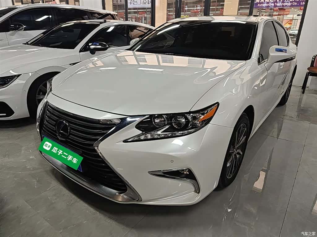 Lexus ES, 2018 2