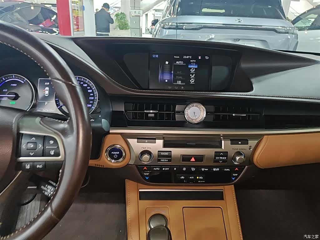 Lexus ES, 2018 13