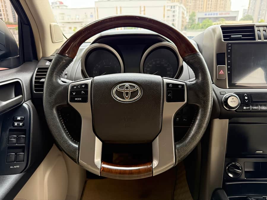 Toyota Prado 2014, фото 10
