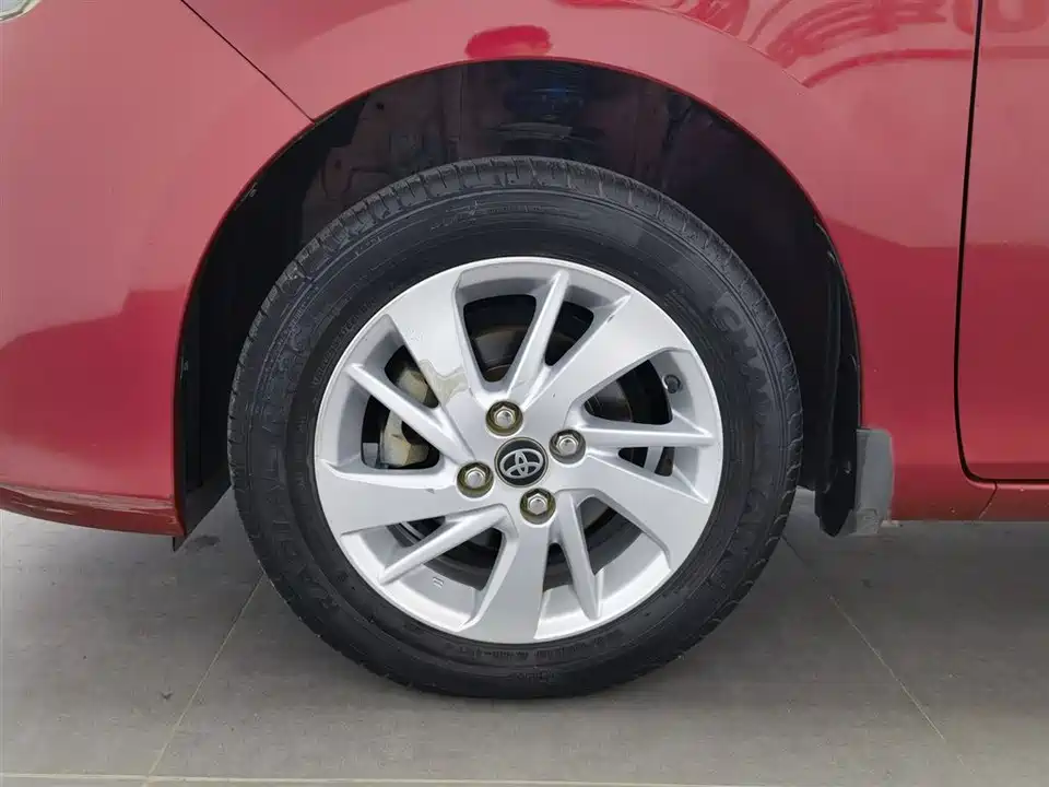 Toyota YARiS L to enjoy