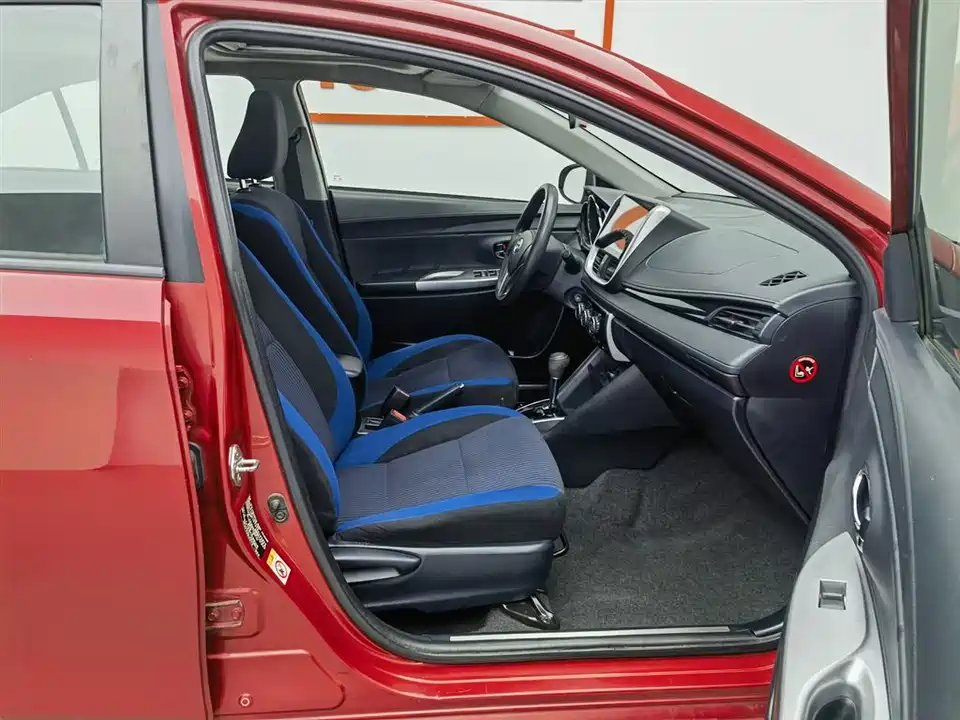 Toyota YARiS L to enjoy