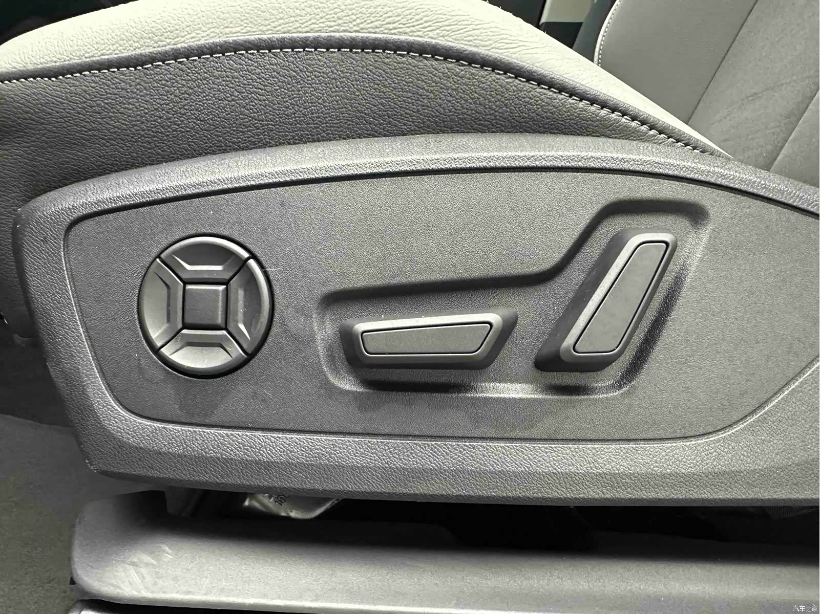 Audi Q3, 2022 11