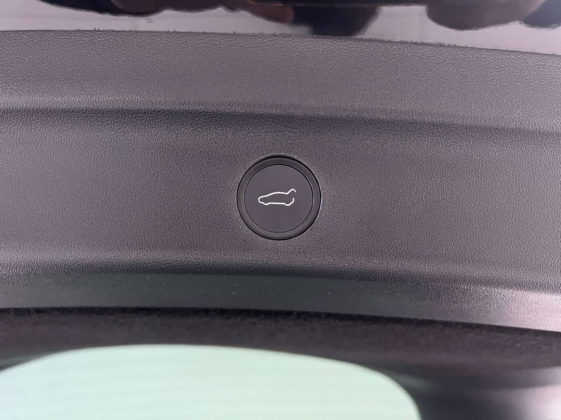 Tesla Model Y, 2023 17
