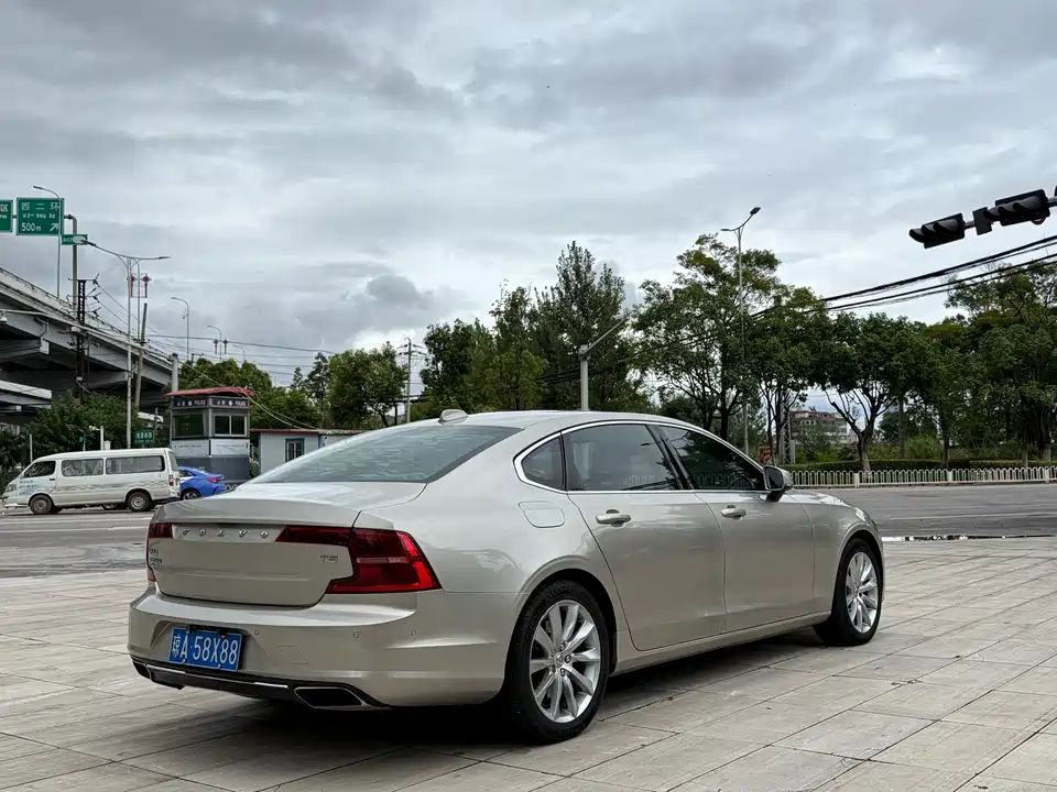 Volvo S90