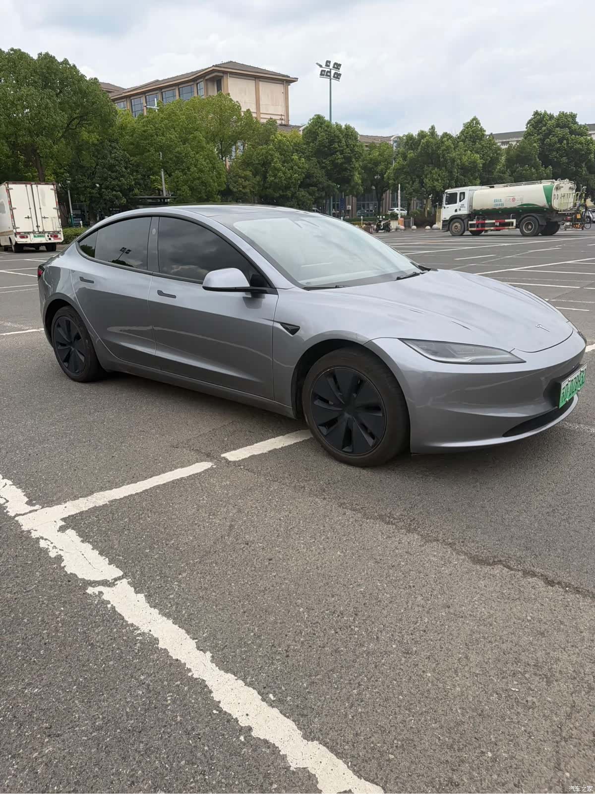 Tesla Model 3, 2025 3