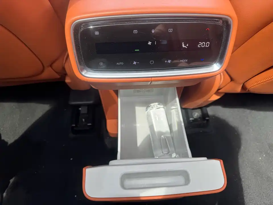 AITO Ask the world M9