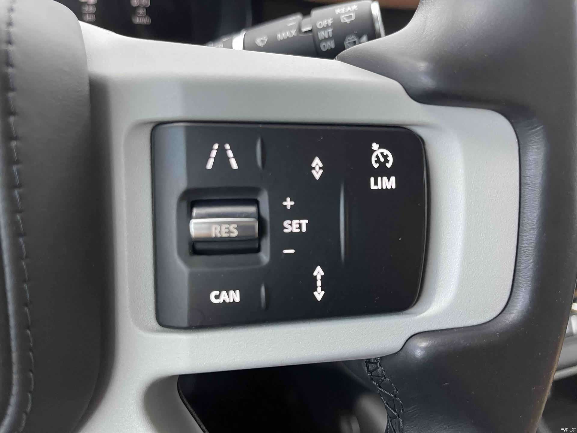 Land Rover Defender, 2024 15