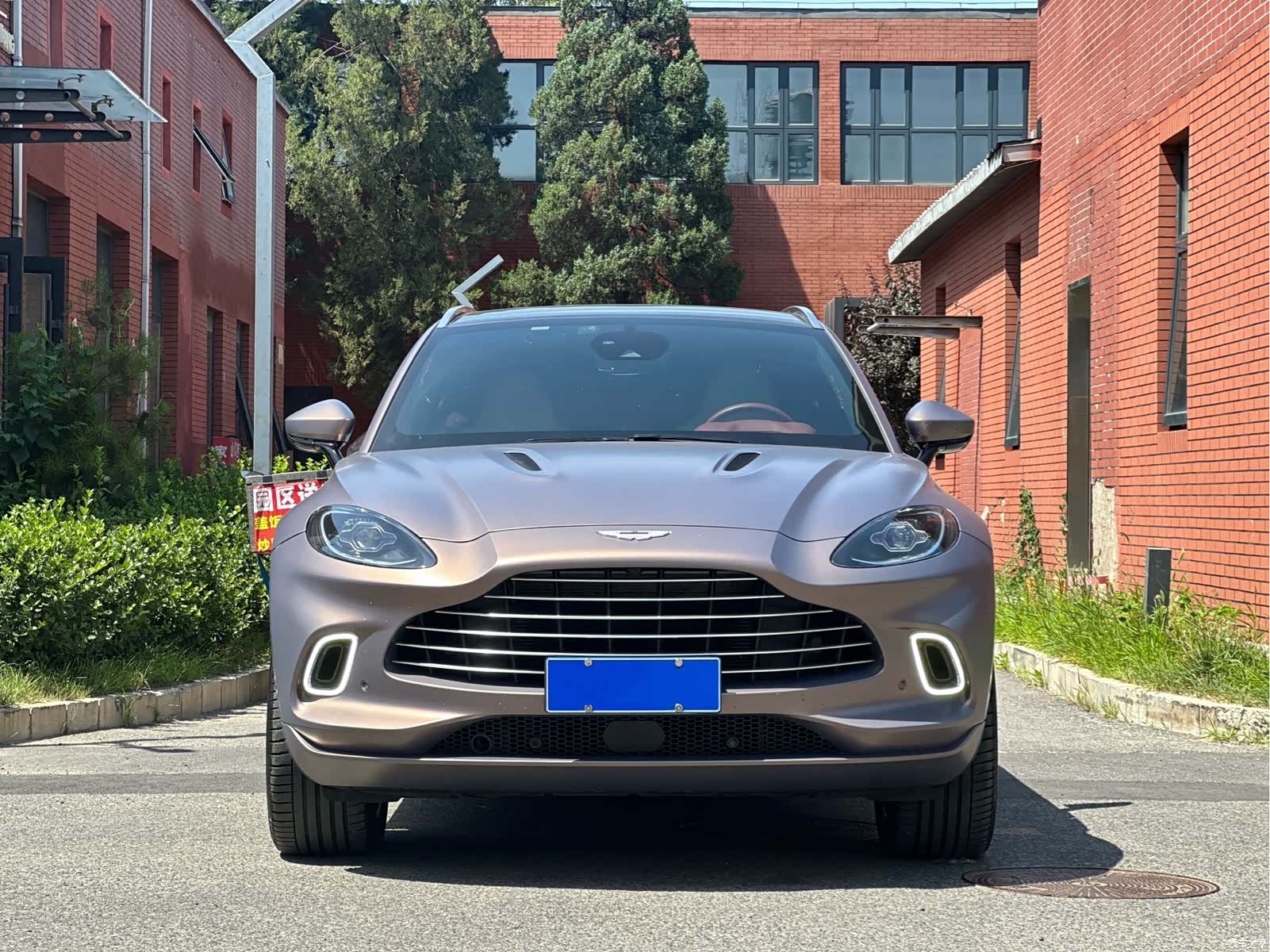 Aston Martin DBX, 2023 2