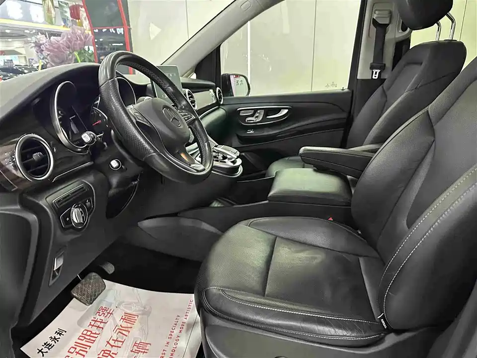 Mercedes-Benz V-class