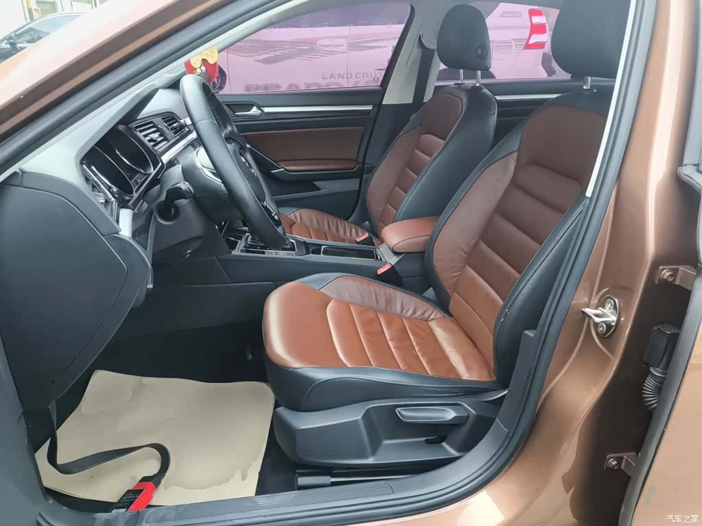 Volkswagen Lamando, 2015 11