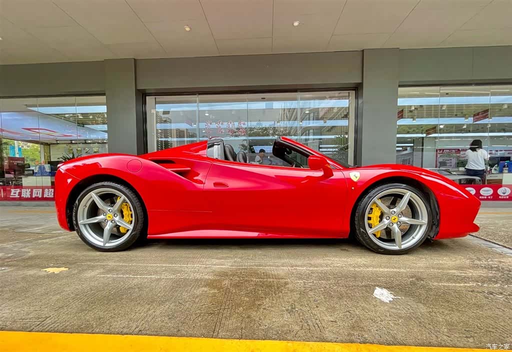 Ferrari 488, 2018 4