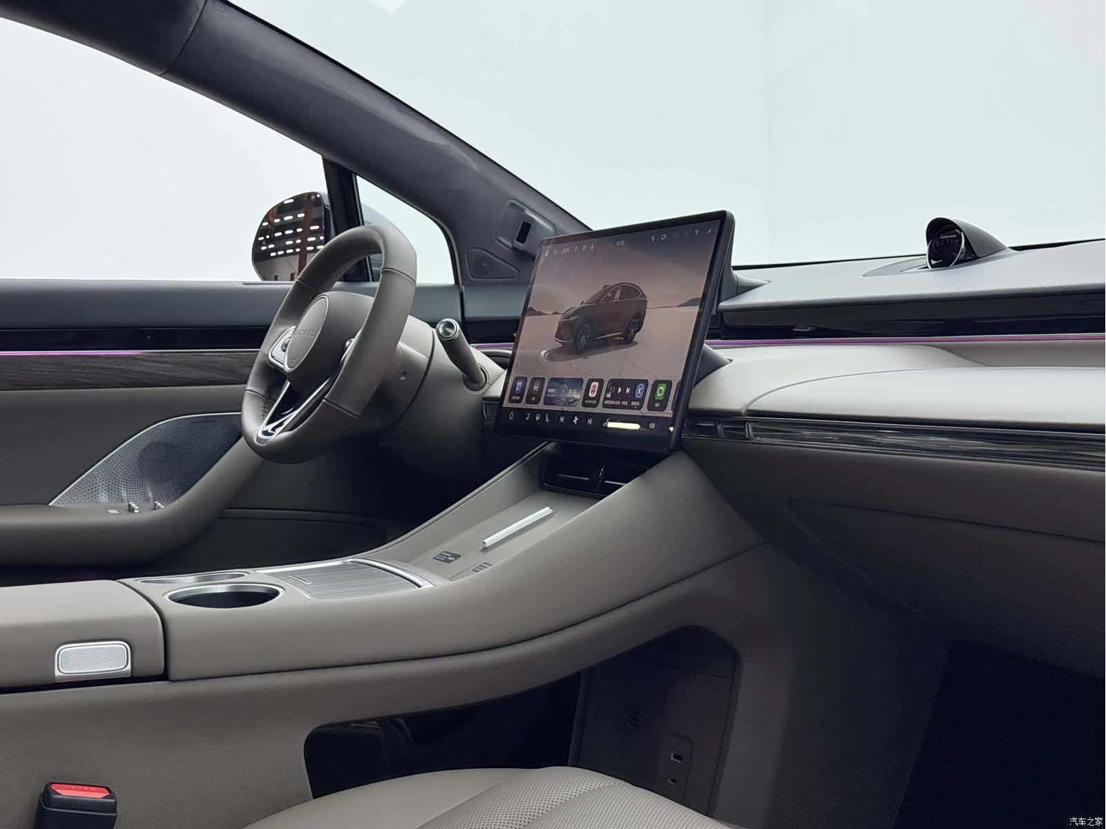 Luxeed R7, 2025 13