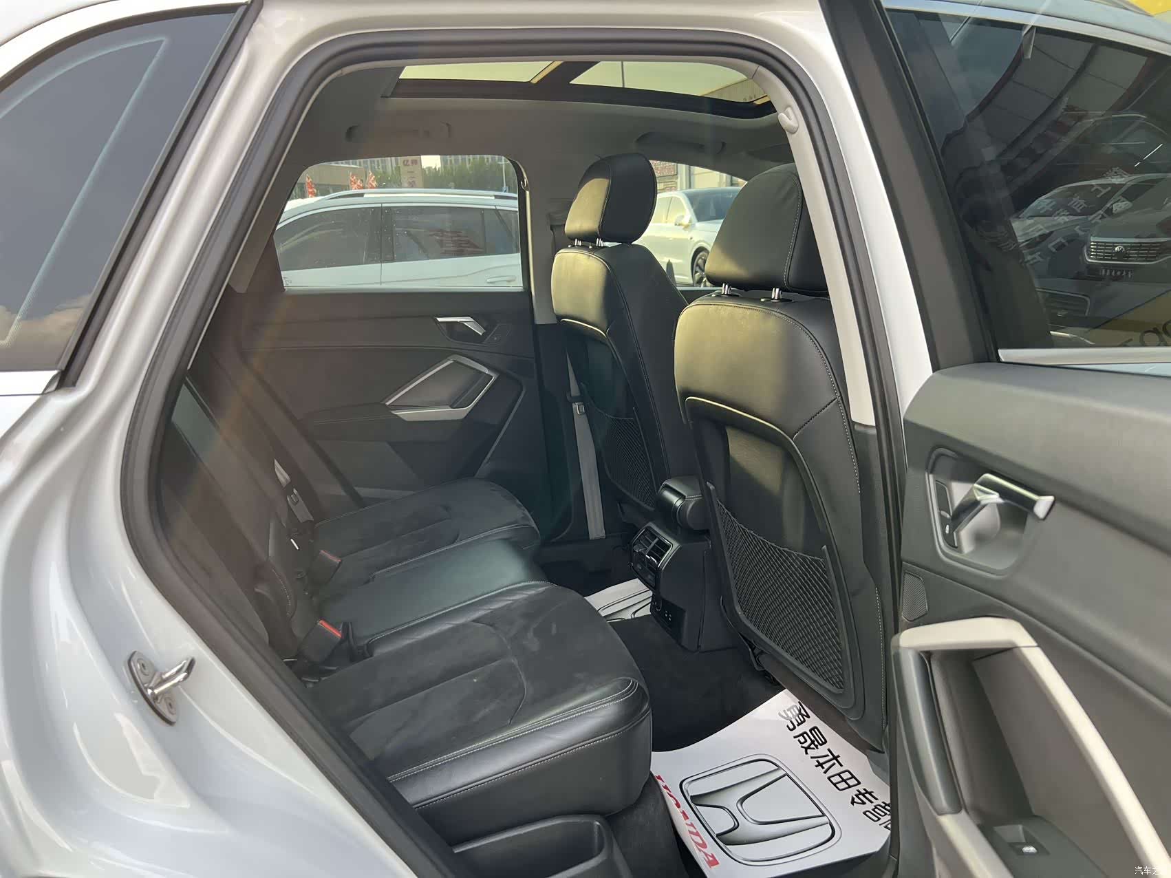 Audi Q3, 2022 10