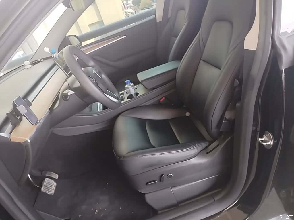 Tesla Model Y, 2022 15