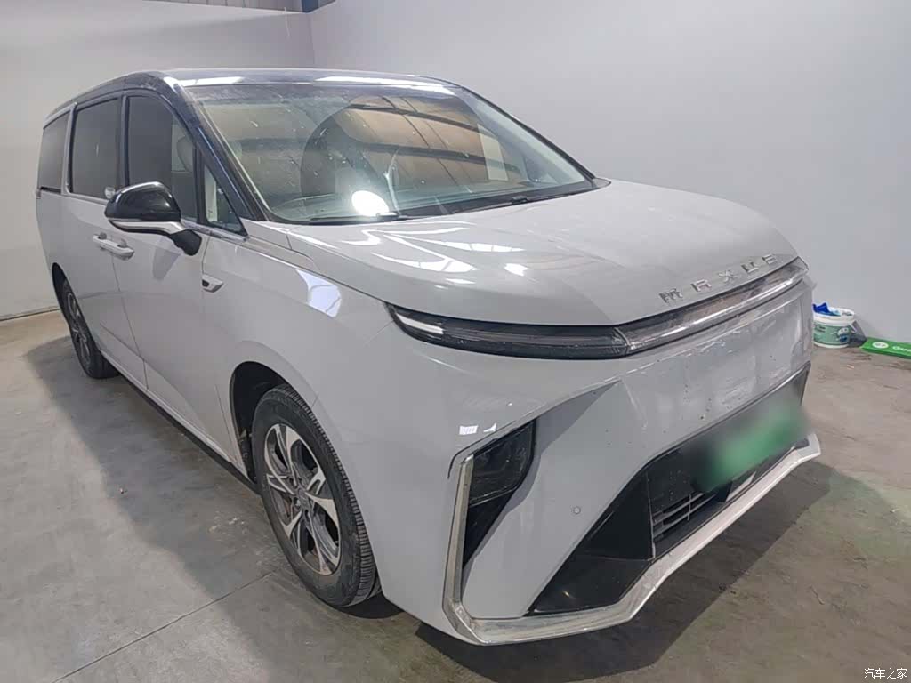 Maxus 9, 2023 4