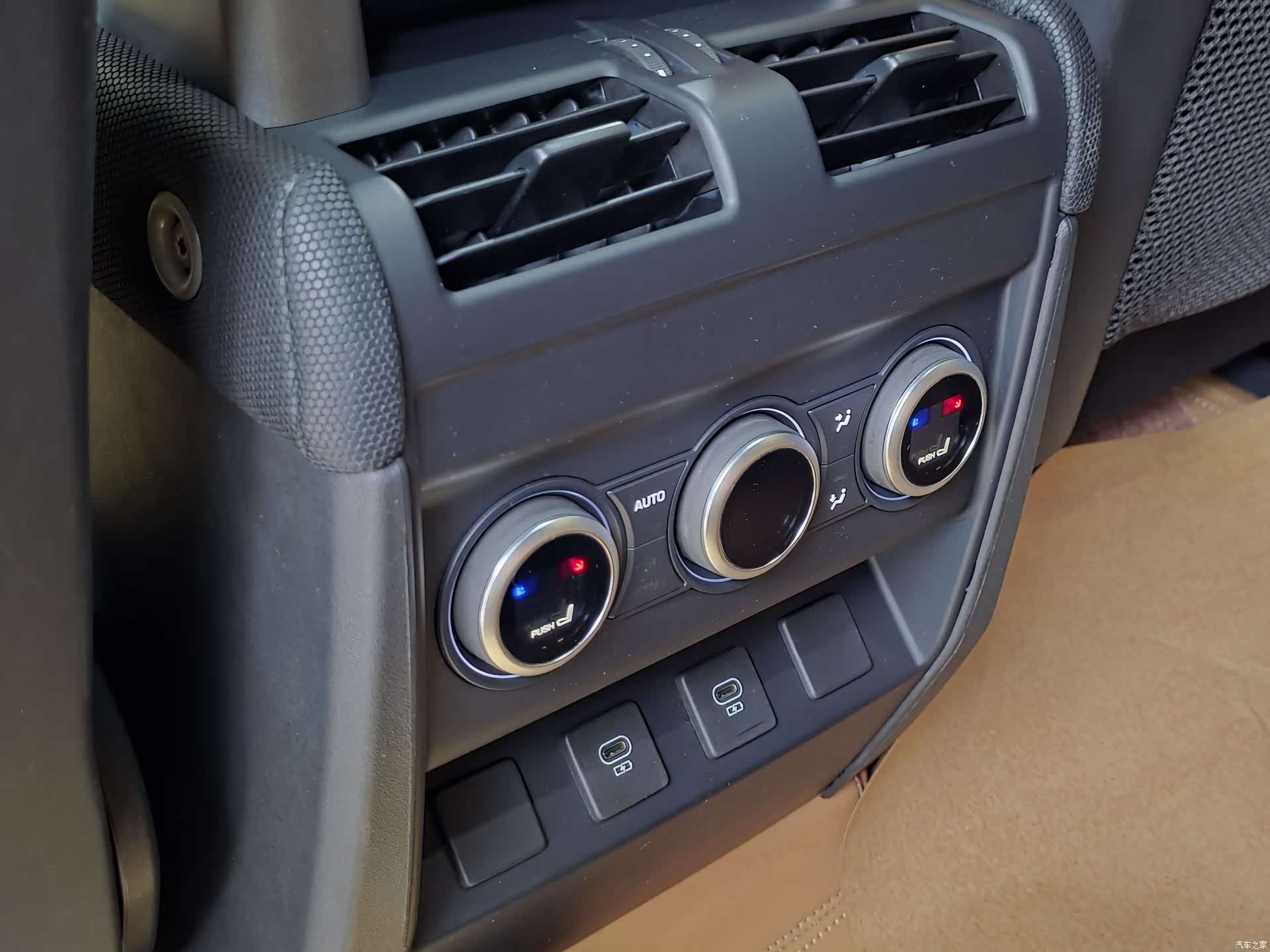 Land Rover Defender, 2024 21