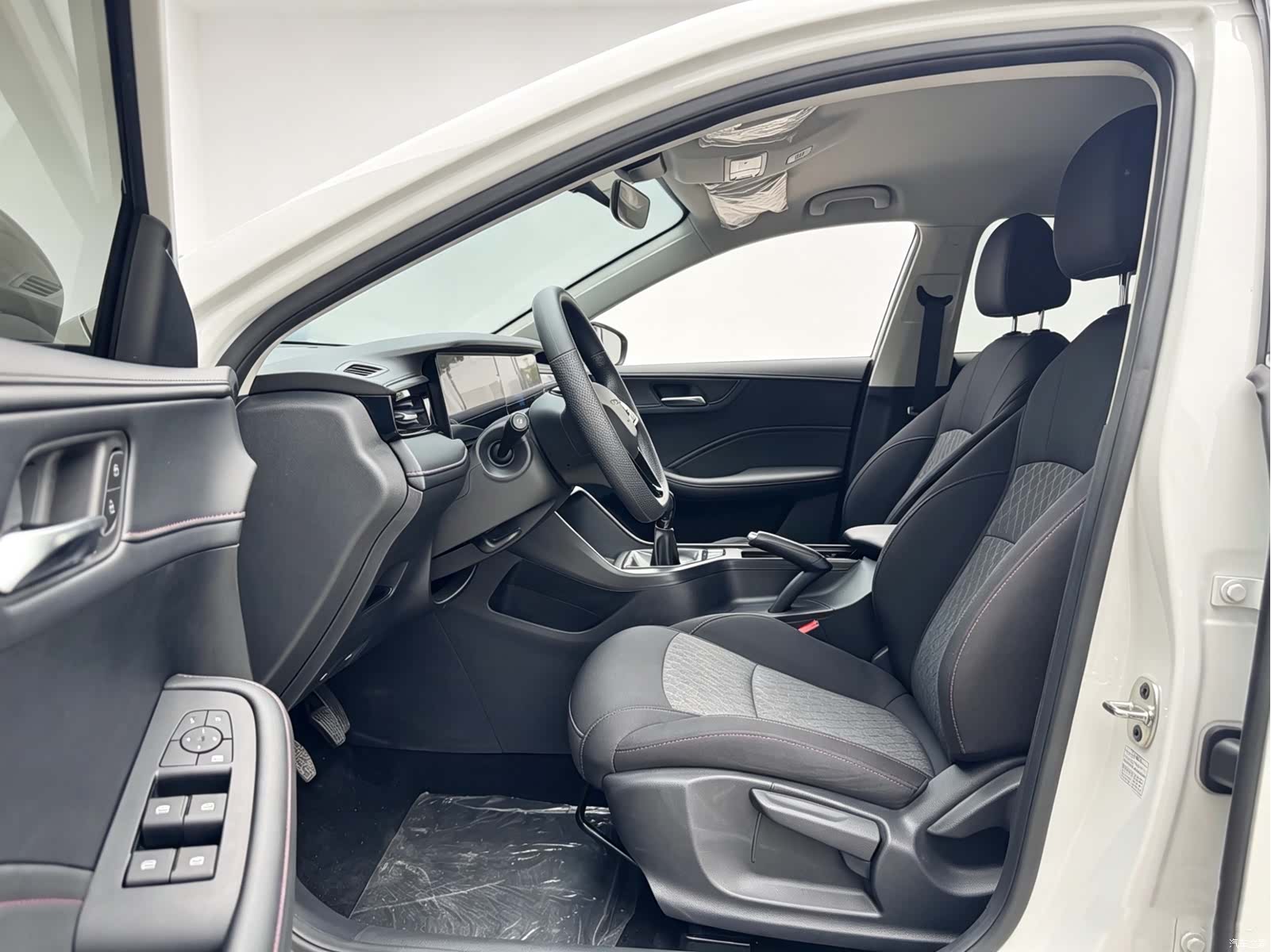 Roewe i5, 2024 11