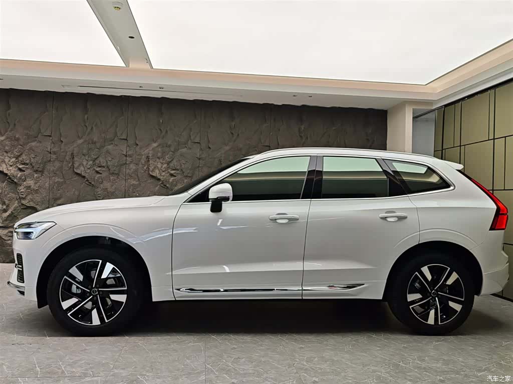 Volvo XC60, 2025 3