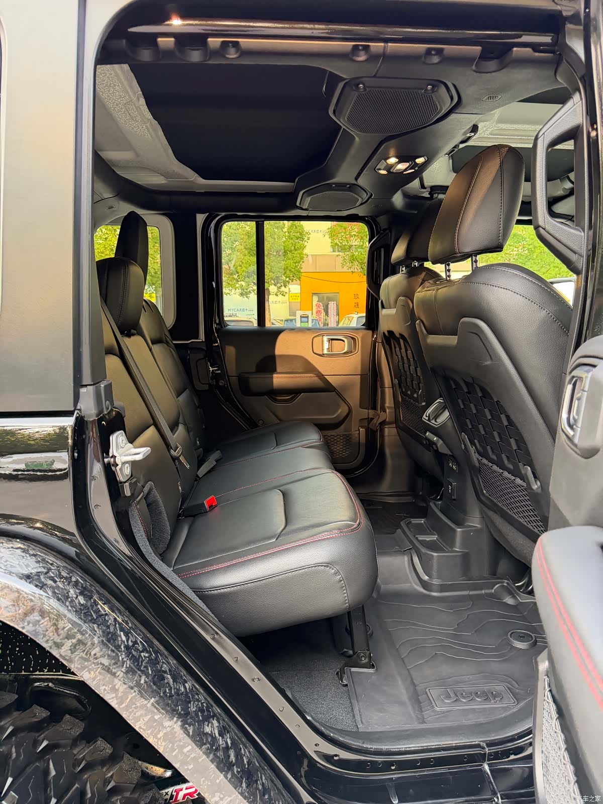 Jeep Wrangler, 2026 14