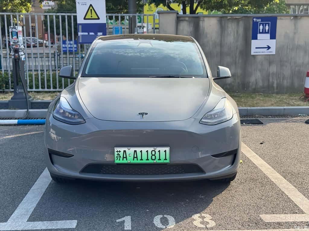 Tesla Model Y, 2022 2