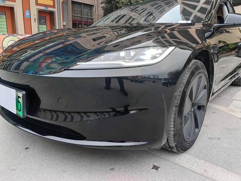 Tesla Model 3, 2024 4