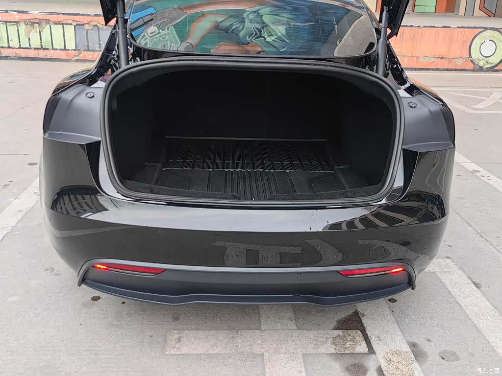 Tesla Model 3, 2024 12