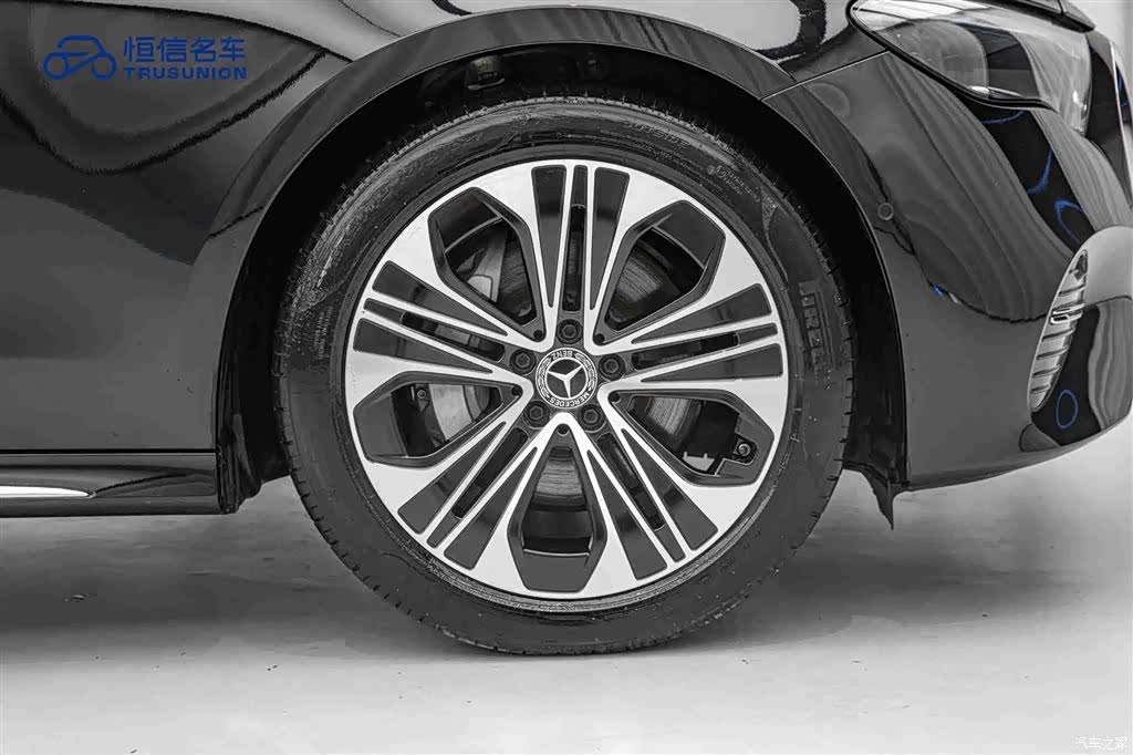 Mercedes-Benz E-Class, 2025 11