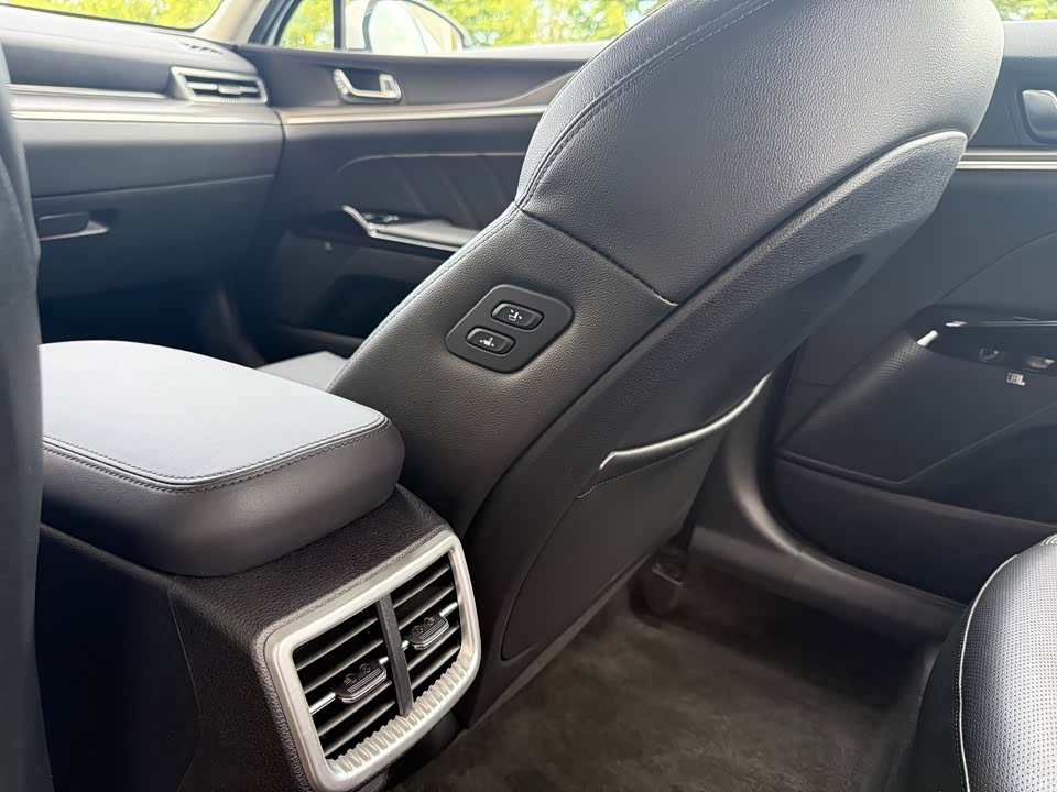 Kia K5 Kia K5