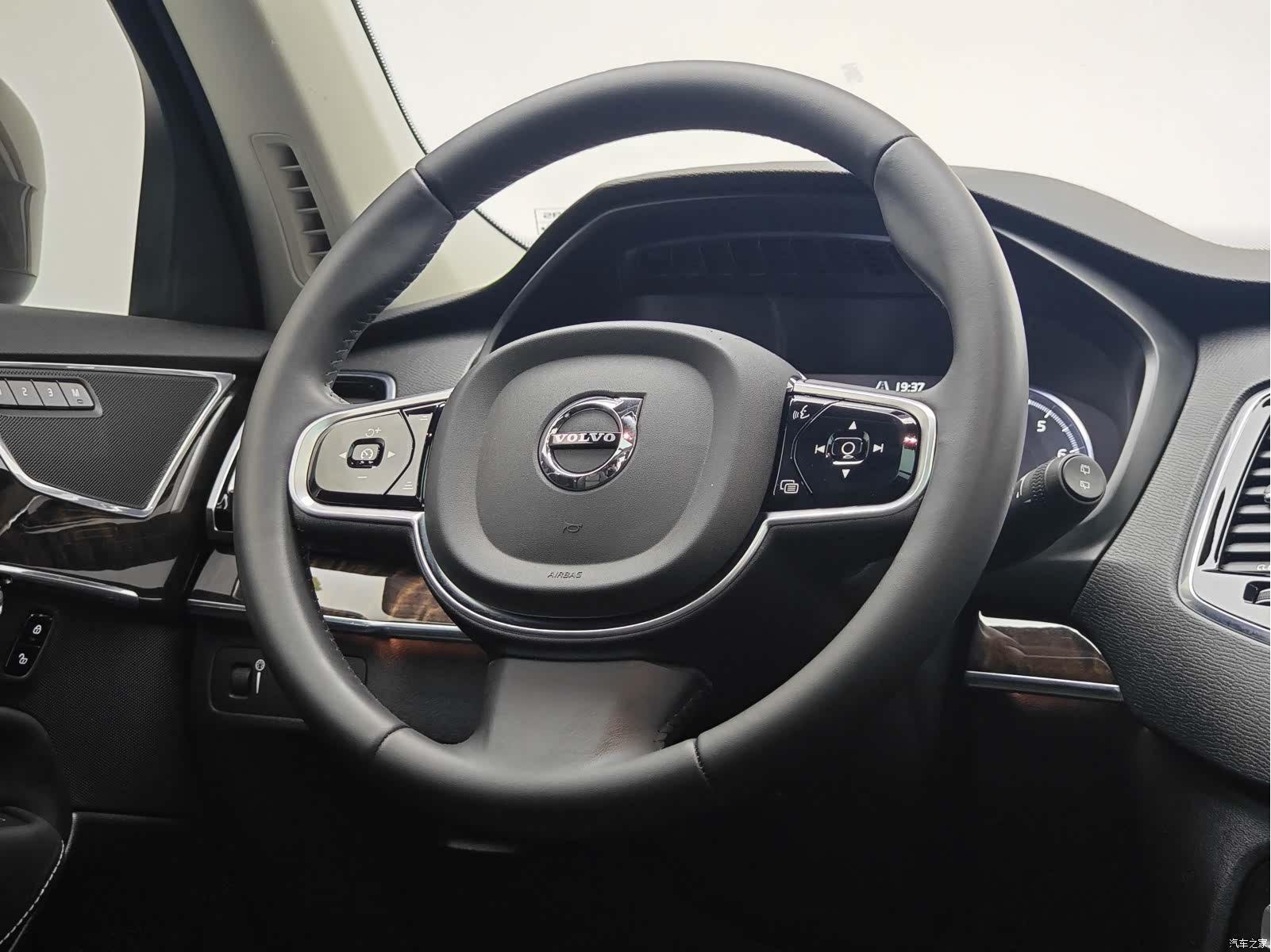Volvo XC90, 2016 13
