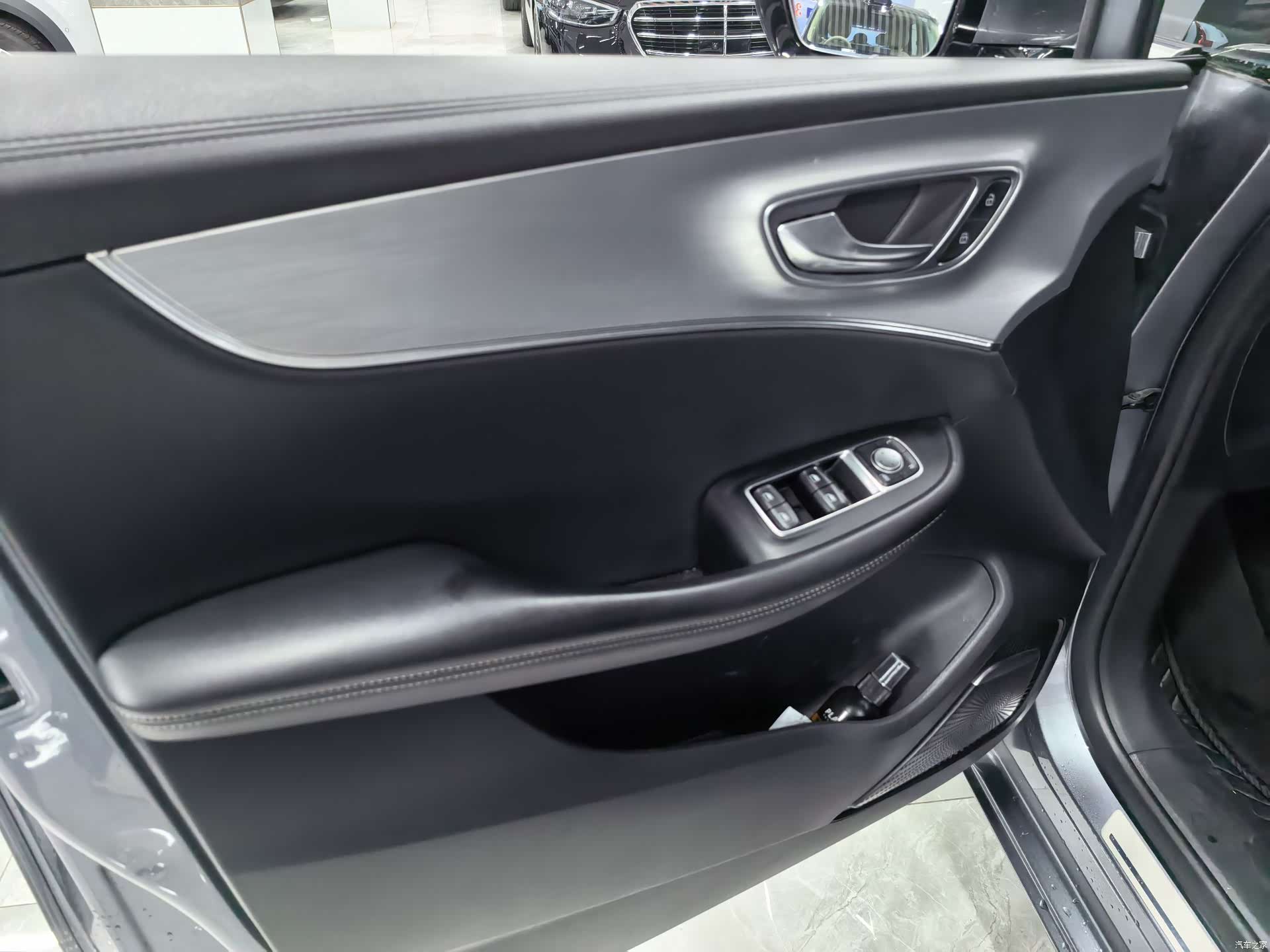 Roewe iMAX8, 2023 6