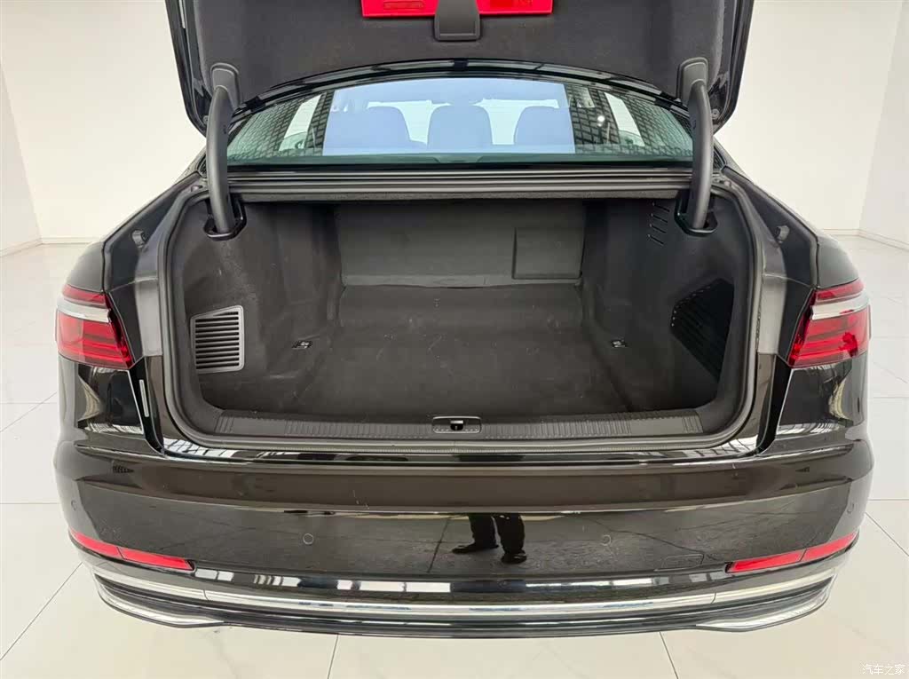 Audi A8L, 2022 6