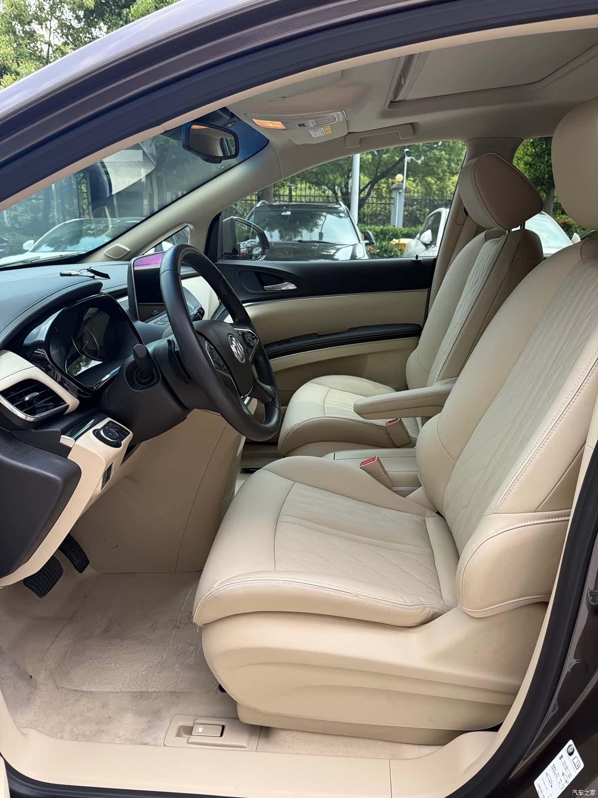 Buick GL8, 2025 4