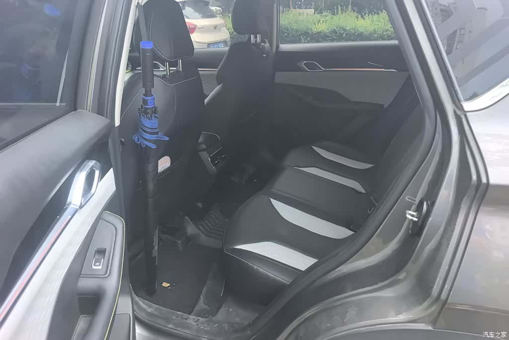 Geely Coolray, 2023 11