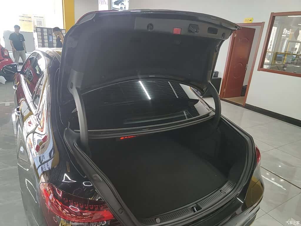 Mercedes-Benz E-Class, 2023 19