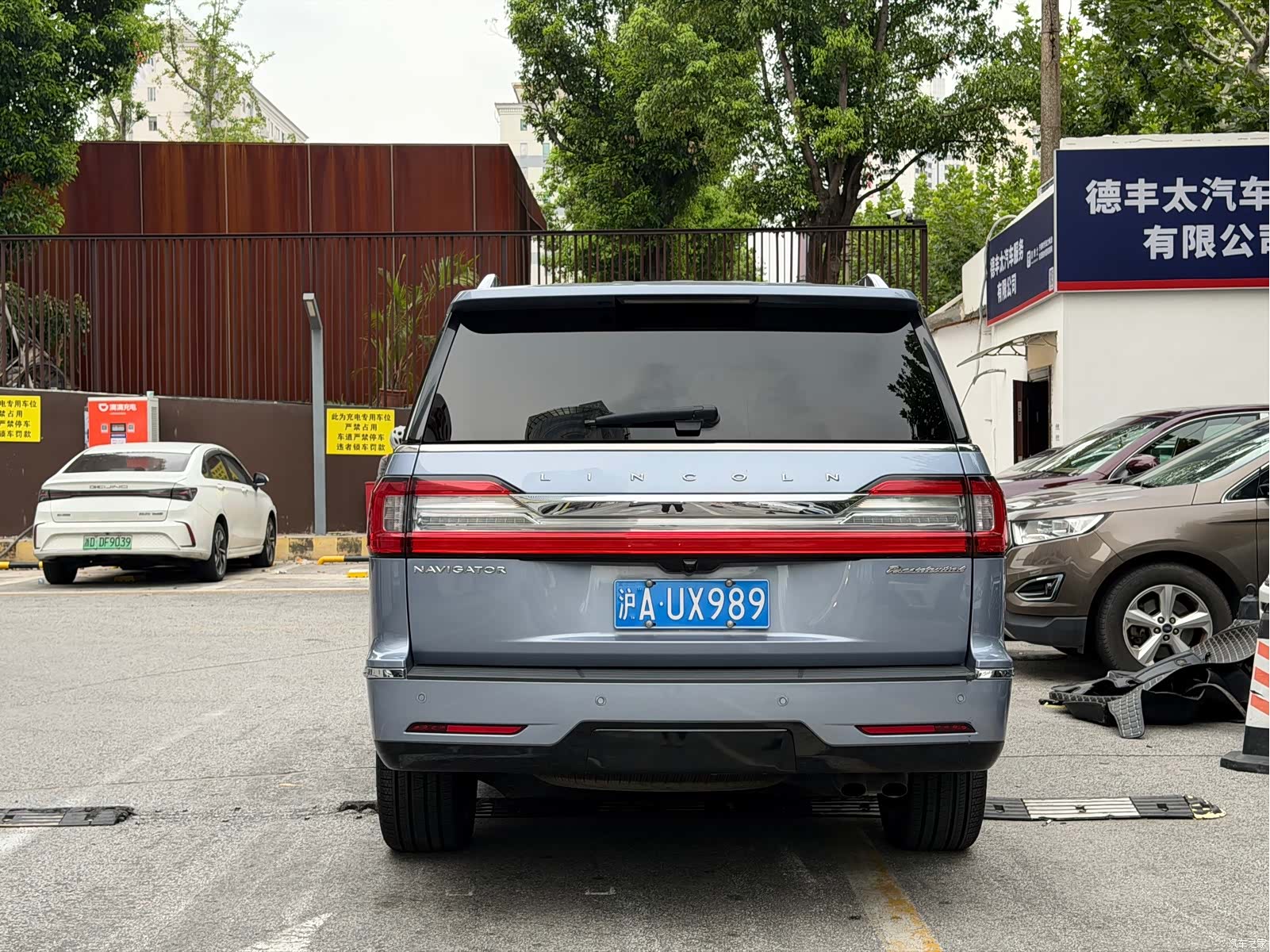 Lincoln Navigator, 2020 все фото