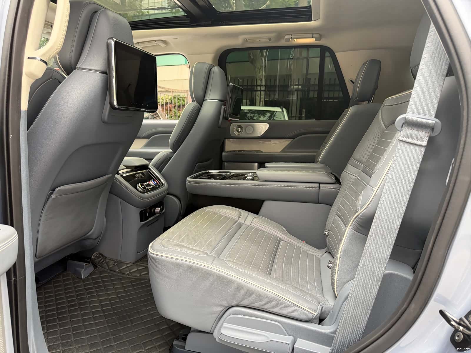 Lincoln Navigator, 2020 20
