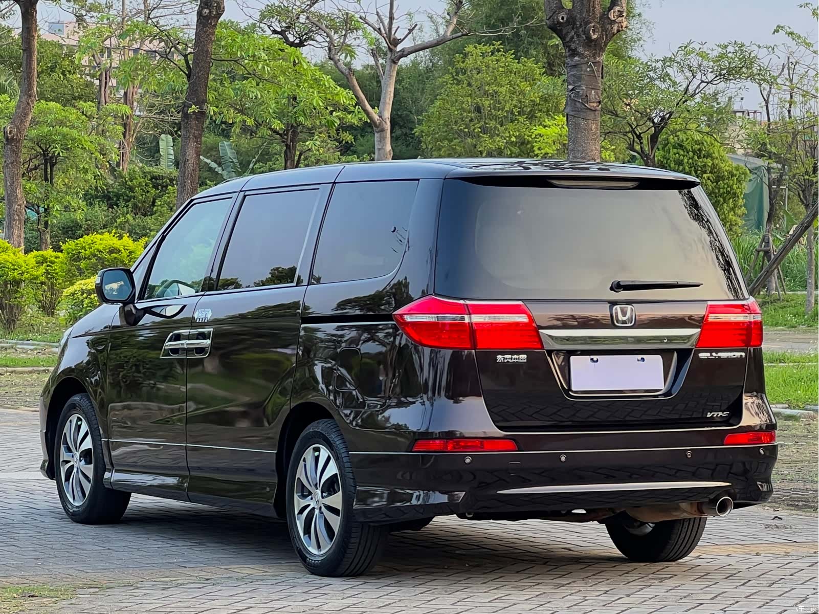 Honda Elysion, 2015 4