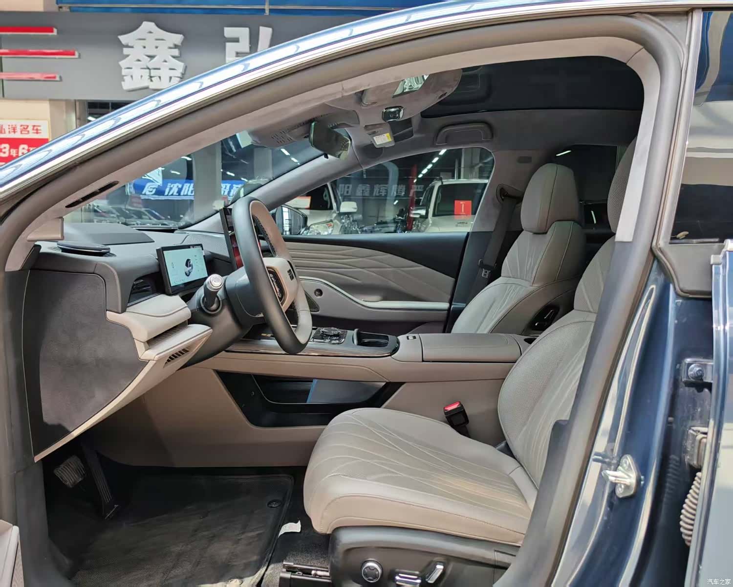 Geely 8, 2025 7