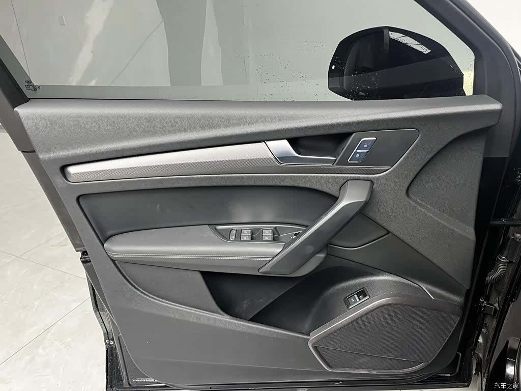 Audi Q5L, 2025 10