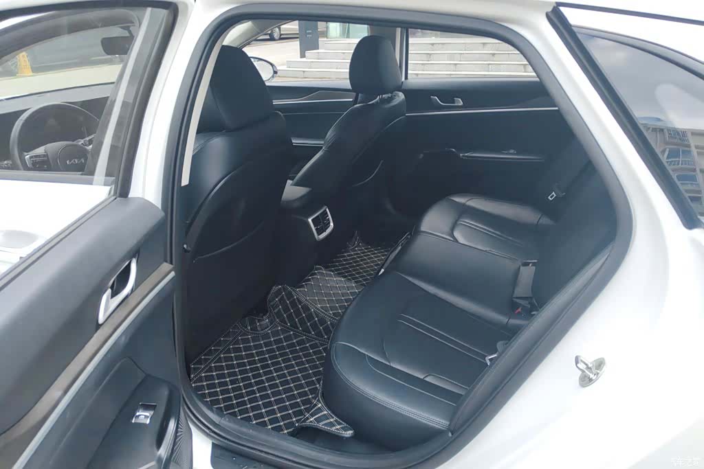 Kia K5, 2025 11