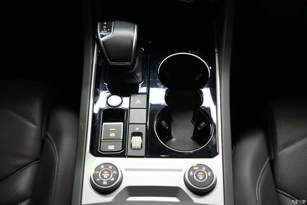 Volkswagen Touareg, 2022 18