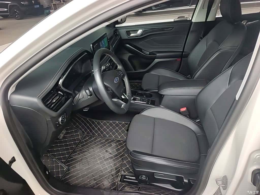 Ford Focus, 2022 15