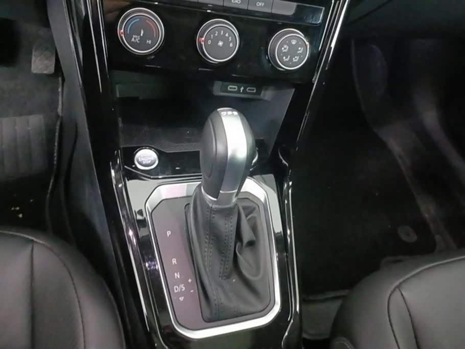 Volkswagen T-ROC exploring Songs